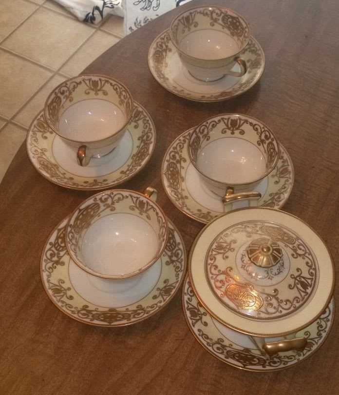 Identifying the Noritake Christmas Ball #175 China Pattern - HobbyLark