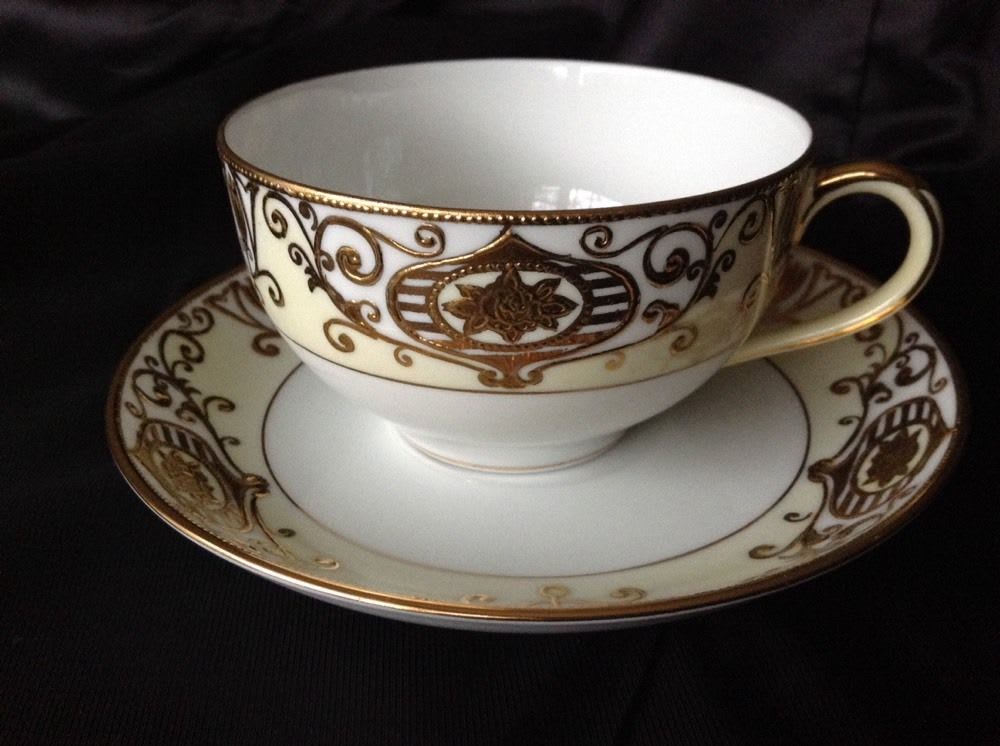 Identifying the Noritake Christmas Ball #175 China Pattern - HobbyLark